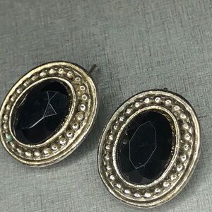 Classic Black Stone Oval Stud Earrings - Unbranded